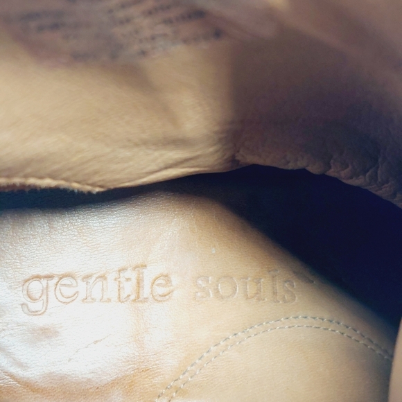 Gentle Souls Soft Cast Red Leather Block Heel Bootie A947 - Picture 8 of 11